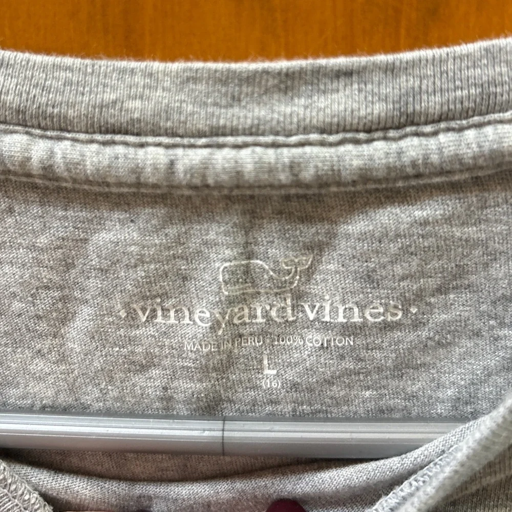 Vineyard Vines Boys Skiing Whale Long Sleeve Tee Size L (16) Light Gray